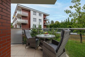 Departamento, 2 habitaciones, acceso a la alberca, junto a la playa | Balcón