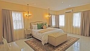 Executive-Suite | Minibar, Zimmersafe, Schreibtisch, laptopgeeigneter Arbeitsplatz