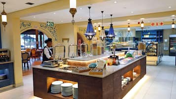 Breakfast, lunch, dinner served; Halal dishes