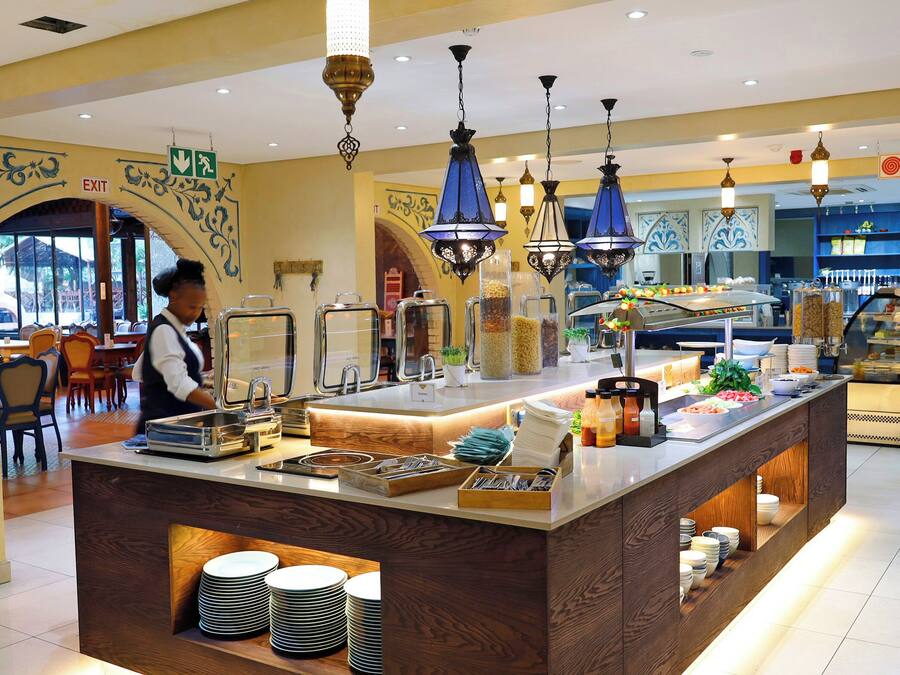 Café da manhã, almoço e jantar; pratos Halal