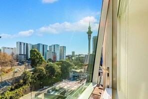 Interior - Chic Central Apt with Gym and Pool by Zodiak Stays (Auckland)