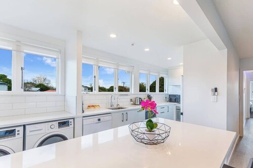 Ellerslie 3BR House | Fresh Reno | Zodiak Stays