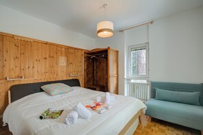 Family Apartment, 2 Bedrooms (Comfort Tra Fiume E Pini) | 2 bedrooms, bed sheets