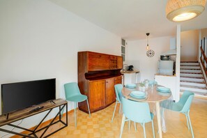 Familienapartment, 2 Schlafzimmer, Balkon (Comfort Tra Fiume E Pini with Shared) | Speisen