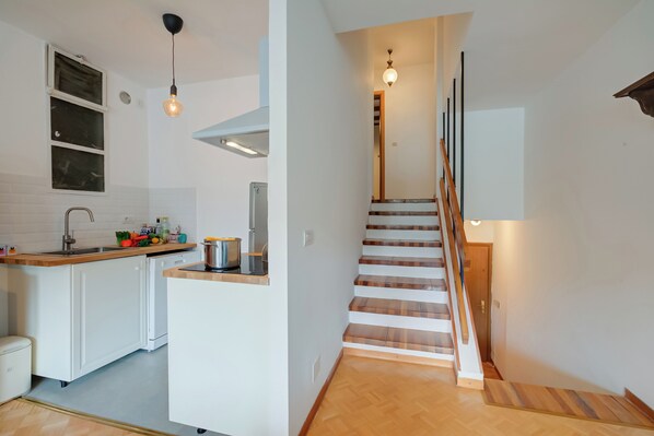 Family Apartment, Multiple Bedrooms (Comfort Tra Fiume E Pini) | Private kitchen