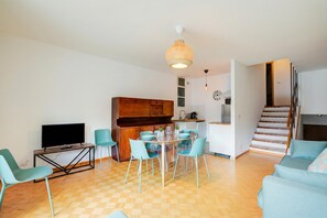 32-inch Smart TV with cable channels