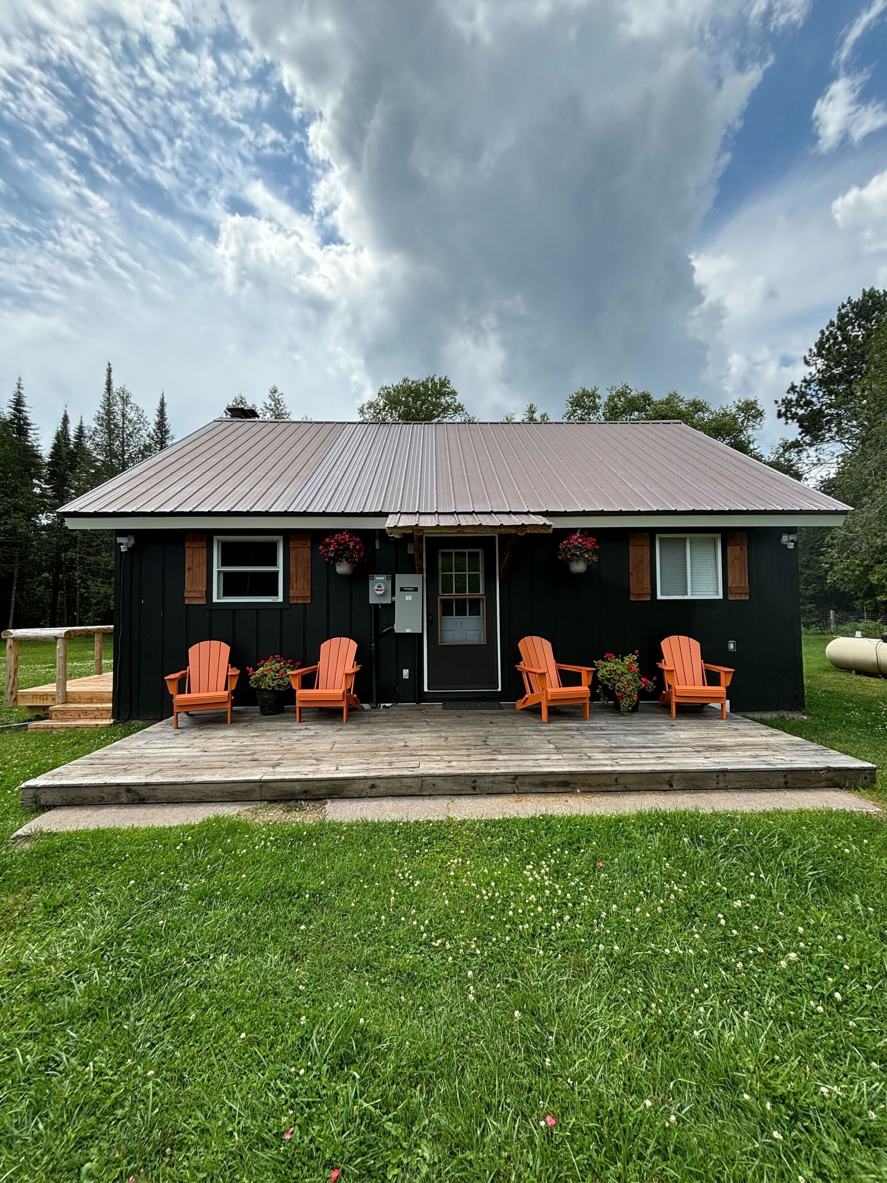 Pine River Cottage- Just listed! River living at it's finest!
