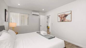 2 habitaciones, escritorio, tabla de planchar con plancha y wifi