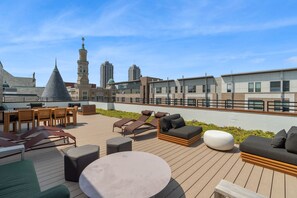 Rooftop terrace - CozySuites at Block20 (Indianapolis)