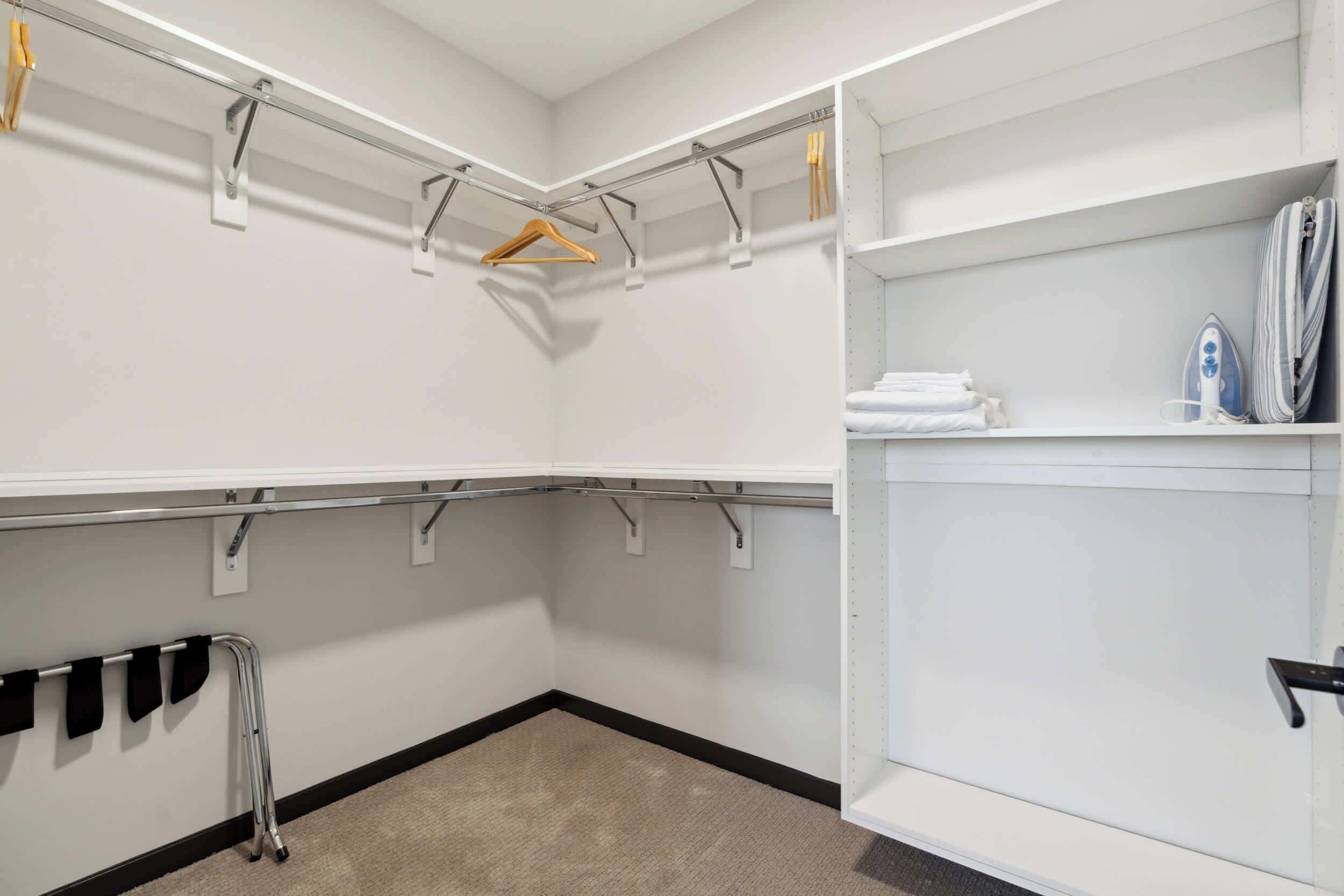 Deluxe Apartment | Desk, laptop workspace, iron/ironing board, free WiFi