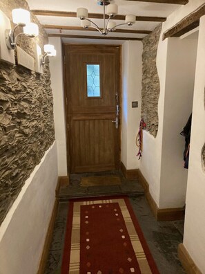 Cottage | Interior - Stable Cottage - Braunton - Sleeps 4 - Pet Allowed (Braunton)