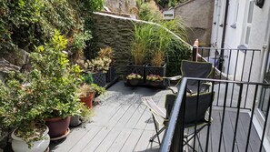 Cottage | Terrace/patio - Stable Cottage - Braunton - Sleeps 4 - Pet Allowed (Braunton)