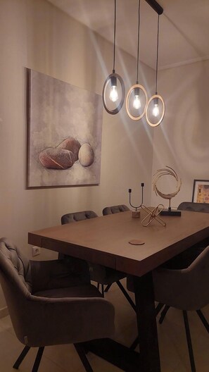 Dining room - Modern Elegant Apt in Glyfada w Balcony (Glyfada)