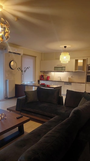 Living area - Modern Elegant Apt in Glyfada w Balcony (Glyfada)