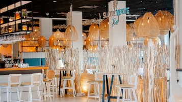 Blick auf den Pool, tÀglich geöffnet