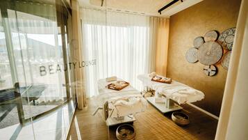 Couples treatment room(s), sauna, steam room, body treatments