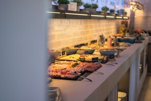 Daily buffet breakfast for a fee - SlowDown Bottsand Hotel und Spa (Wendtorf)