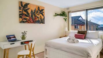 2 bedrooms, desk, iron/ironing board, WiFi