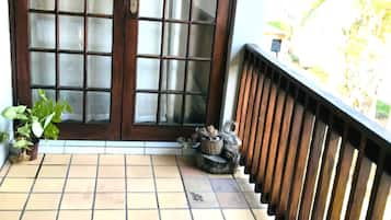 Apartment, 2 Bedrooms, Smoking, Balcony | Property grounds