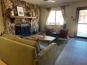 TV, fireplace - Mountain Comfort in Red River NM (Red River)