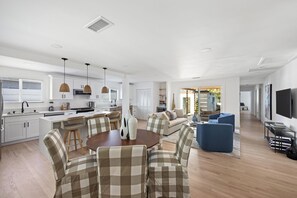 Interior - The Culver | 4 bedrooms & spa! by Colby & Conrad (Los Angeles)