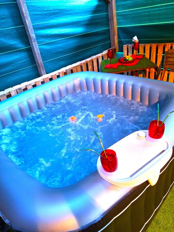 Bain à remous extérieur