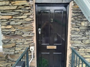 Apartment | Property grounds - Hi Ho Steps Bowness On Windermere Apartment (Windermere)