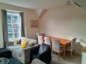 Apartment | Dining - Hi Ho Steps Bowness On Windermere Apartment (Windermere)