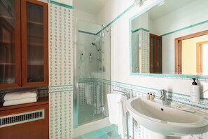 City-Apartment, 2 Schlafzimmer, Stadtblick | Badezimmer