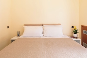 City Apartment, 2 Bedrooms, City View | Free WiFi, bed sheets