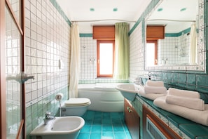 City Apartment, 2 Bedrooms, City View | Bathroom