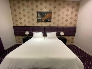 基本雙人或雙床房, 城市景觀 | 客房內保險箱、書桌、筆電工作空間、遮光布/窗簾