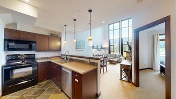 Réfrigérateur, micro-ondes, four, plaque de cuisson