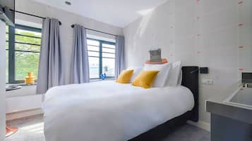 1 bedroom, desk, free WiFi, bed sheets