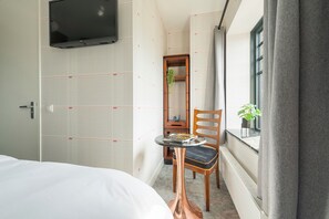 1 chambre, bureau, Wi-Fi gratuit, draps fournis
