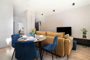 Leilighet – comfort | Oppholdsområde | Flatskjerm-TV