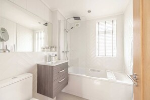 Dutxa, assecador de cabells i tovalloles 