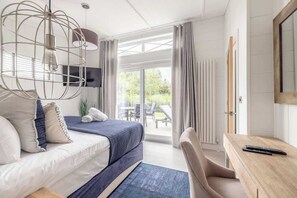 2 habitaciones, tabla de planchar con plancha, cuna de viaje y wifi 