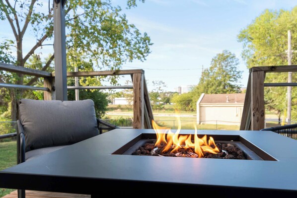 Property grounds - Enchanting 3BR Cottage, Hot tub, Close to Downtown! (Omaha)