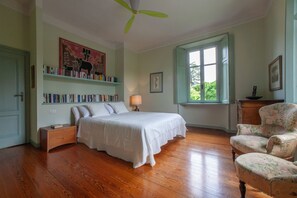 5 bedrooms, iron/ironing board, travel cot, WiFi