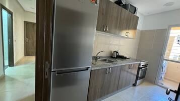 雪櫃、微波爐、焗爐、爐具