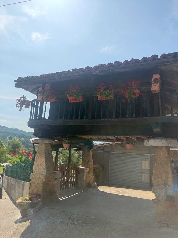 Exterior - Malba House (Villar de Huergo)