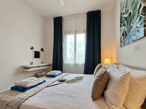 3 bedrooms, desk, iron/ironing board, WiFi