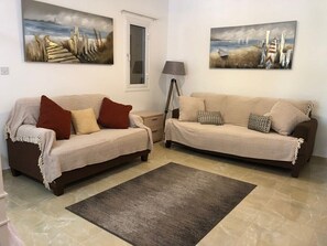 TV, offices - Regina Gardens - Spacious, 3BR, Ground Floor Apart. with Huge Patio (Paphos)