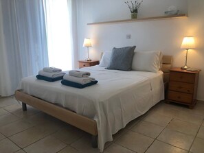 2 Schlafzimmer, Schreibtisch, Bügeleisen/Bügelbrett, WLAN