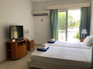 1 bedroom, desk, iron/ironing board, WiFi