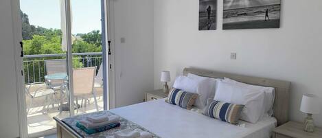 1 chambre, bureau, fer et planche à repasser, Wi-Fi