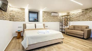Deluxe Double Room | 2 bedrooms, free WiFi, bed sheets