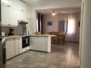 Fridge, microwave, oven, stovetop - Kings Palace - stylish modern 2 bed with sea views (Paphos)