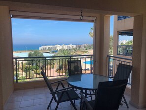 Outdoor dining - Kings Palace - stylish modern 2 bed with sea views (Paphos)
